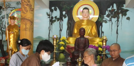 Cư sĩ Phật tử Diệu Âm – Diệu Ngộ trao tặng 600 phần quà tại Quảng Nam