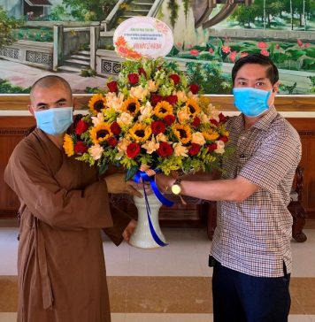 Chủ nhiệm Ủy ban Kiểm tra Tỉnh ủy Quảng Nam thăm chúc mừng Phật đản tại chùa Đạo Nguyên