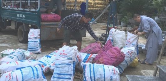 Núi Thành: Chùa Yên Sơn gởi khoai mì tặng người dân TP. Đà Nẵng