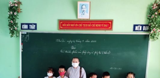 Phú Ninh: Chùa Viên Thánh tặng học bổng cho học sinh nhân dịp đầu năm học mới