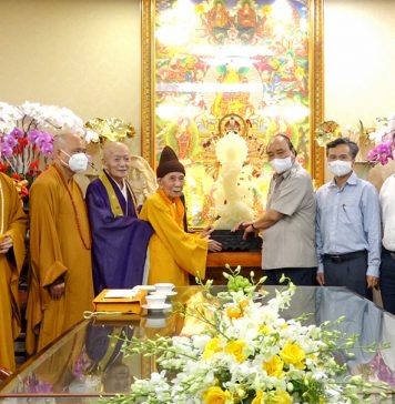 Chủ tịch nước Nguyễn Xuân Phúc thăm chùa Vĩnh Nghiêm