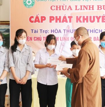Video QCB: Tam Kỳ – Tặng 120 suất khuyến học cho học sinh tại chùa Linh Bửu