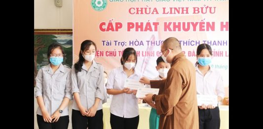 Video QCB: Tam Kỳ – Tặng 120 suất khuyến học cho học sinh tại chùa Linh Bửu
