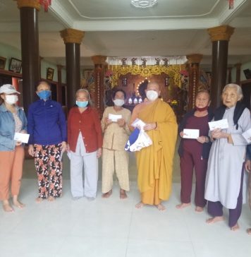 Hội An: Tịnh xá Ngọc Truyền (Cù Lao Chàm) chung niên tặng quà tết cho người khó khăn