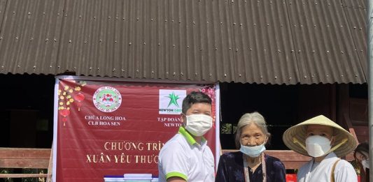 Hiệp Đức: Chùa Long Hoa kết nối tặng quà từ thiện cho người dân địa phương