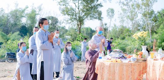 Tam Kỳ: San lấp mặt bằng xây dựng chánh điện mới Chùa Đông Yên