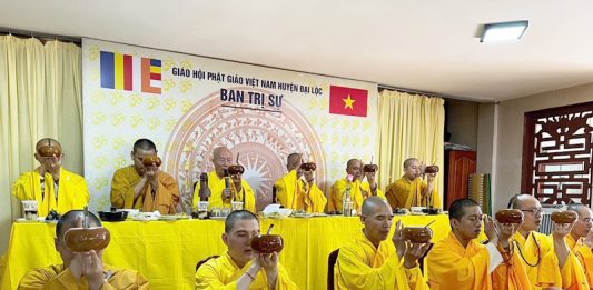 Đại Lộc: Chư Tăng Ni tụng kinh Di Giáo và thực hiện nghi thức quá đường trong mùa An Cư