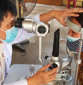 Thăng Bình: Đoàn thiện nguyện khám mắt tại chùa Phước Ấm