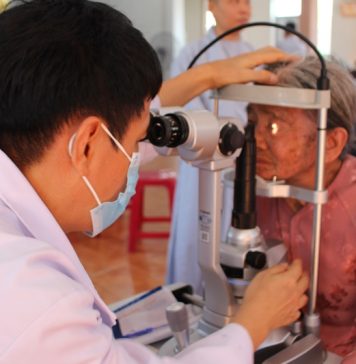 Núi Thành: Khám mắt và phát thuốc miễn phí tại chùa Phổ Đức