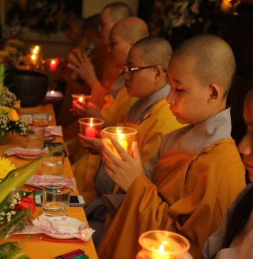 Đại Lộc: “Mai lỡ mồ côi” – thiêng liêng đêm thắp nến tri ân tại chùa Phước Thạnh