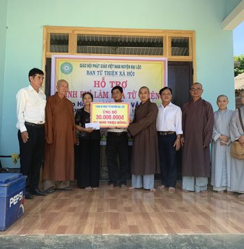 Đại Lộc: Ban Từ thiện Xã hội Phật giáo huyện tặng 120 triệu đồng hỗ trợ xây dựng nhà từ thiện