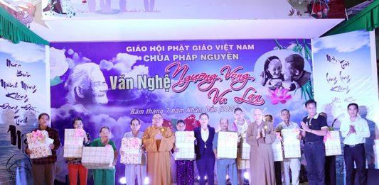 Thăng Bình: Chùa Pháp Nguyên tổ chức chương trình “Ngưỡng vọng Vu lan”, tặng quà cho người có công với Tổ quốc