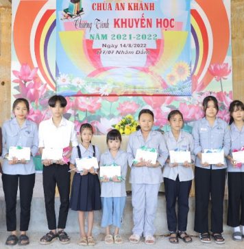 Phú Ninh: Chùa An Khánh trao quà khuyến học