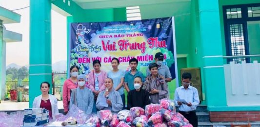 Hội An: Phật giáo Phố cổ về trẻ em miền núi trong mùa Trung thu