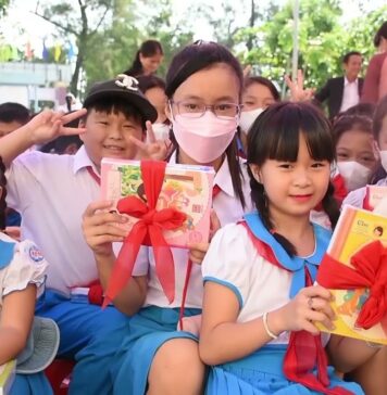 Video QCB: Núi Thành – Các chùa tổ chức trao quà cho học sinh nhân ngày tựu trường