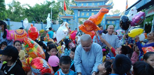 Thăng Bình: Rộn ràng hội Trung thu tại chùa Bình Khương và chùa Bình Hải