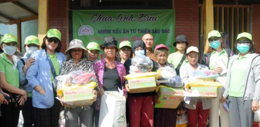 Chương trình “Gieo yêu thương” trao tặng 200 phần quà tại huyện Nam Trà My
