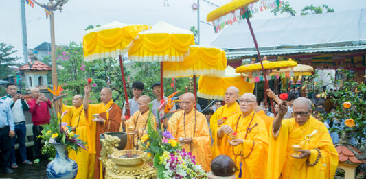 Điện Bàn: Lễ chú nguyện rót đồng đúc đại hồng chung tại chùa Phước Châu