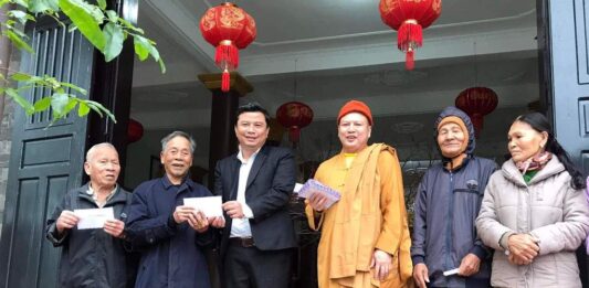 Hội An: Tịnh xá Ngọc Truyền tặng quà nhân dịp Xuân Quý Mão
