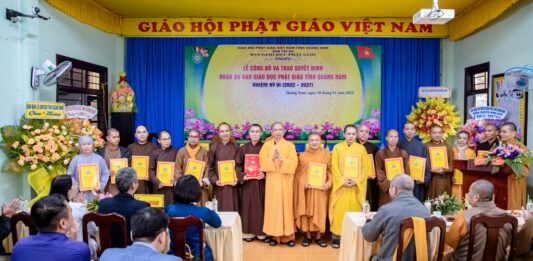 Công bố và trao Quyết định nhân sự Ban Giáo dục Phật giáo tỉnh Quảng Nam nhiệm kỳ VI (2022 – 2027)