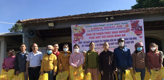 Hiệp Đức: Chùa Bình An tặng 100 phần quà Tết Qúy Mão