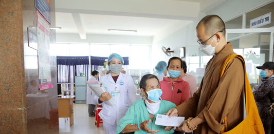Núi Thành: Chùa Lộc Tân thăm và trao quà cho bệnh nhân tại Bệnh viện Đa khoa tỉnh Quảng Nam