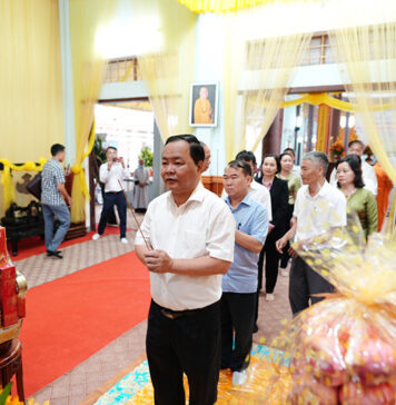 Lãnh đạo tỉnh Quảng Nam viếng hương tưởng niệm nhân lễ Đại tường Trưởng lão HT.Thích Thiện Duyên