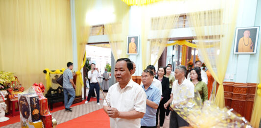 Lãnh đạo tỉnh Quảng Nam viếng hương tưởng niệm nhân lễ Đại tường Trưởng lão HT.Thích Thiện Duyên