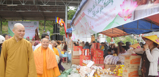 Nam Trà My: Phiên chợ 0 đồng “Kết nối yêu thương” và trao quà cho thiếu nhi, đồng bào Ca Dong