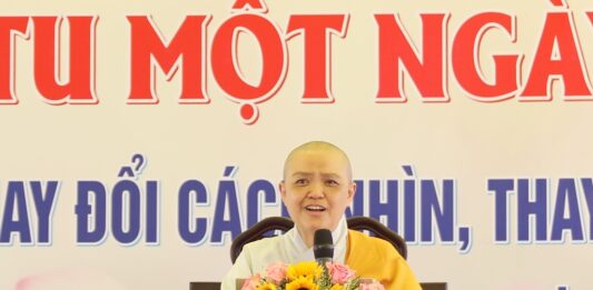 Núi Thành: Ni sư Thích Nữ Hương Nhũ thuyết giảng tại chùa Long Quang