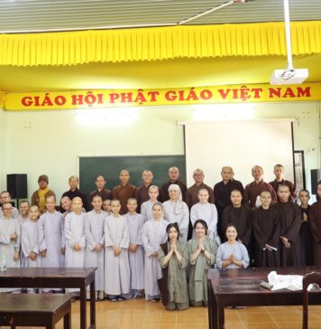 Ban TTXH PG huyện Đại Lộc viếng thăm cúng dường Ban Giám hiệu và Tăng Ni sinh trường TCPH Quảng Nam khóa VIII