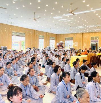 Điện Bàn: Gần 450 cư sĩ tham gia đạo tràng tu bát quan trai cụm Đông