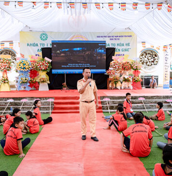Tiên Phước: Tuyên truyền luật giao thông đến hơn 200 khóa sinh tại khóa tu “Tìm về bến giác”