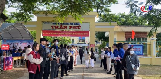 Video QCB: Hiệp Đức – Thanh thiếu niên Phật tử chùa Long Hoa tiếp sức mùa thi năm 2023.