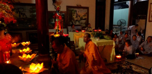 Tam Kỳ: Lễ cài Hoa Hiếu Hạnh tại chùa Linh Bửu