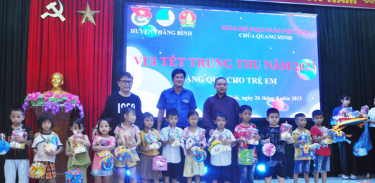 Thăng Bình: Chùa Quang Minh tặng 400 phần quà Tết Trung thu