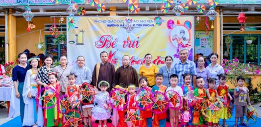 Tiên Phước: BTS PG huyện tặng quà Trung thu cho học sinh các trường Mẫu Giáo