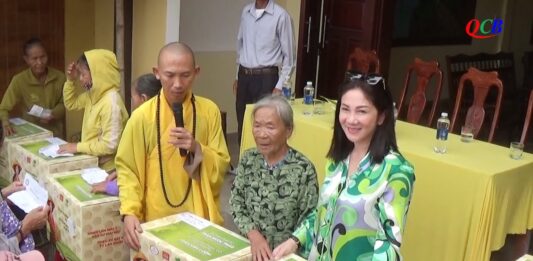 Video QCB: Thăng Bình – Chùa Trà Long tặng 100 phần quà cho người dân dịp Vu lan Báo hiếu PL.2567