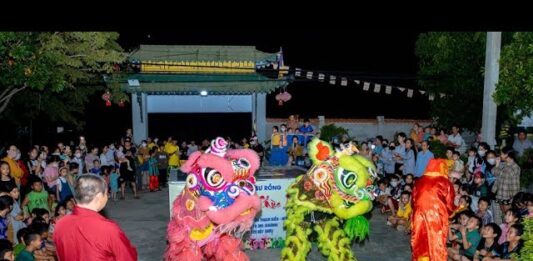 Video QCB: Núi Thành- Đêm hội Trăng Rằm chùa Phổ Đức