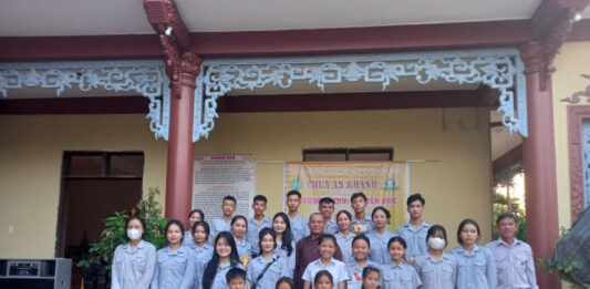 Phú Ninh: Chùa An Khánh tặng gần 100 phần quà khuyến học dịp tựu trường