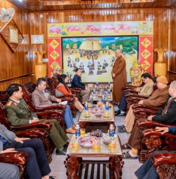 Ban Trị sự PG tỉnh Quảng Nam thăm, làm việc với lãnh đạo huyện Đông Giang