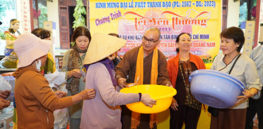 Ban Từ Thiện Xã hội Phật giáo huyện Đại Lộc tặng gần 750 phần quà cho bà con nhân dịp Tết đến Xuân về