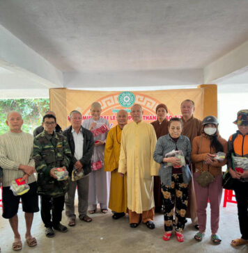 Chương trình “Tết Yêu Thương” tặng 300 phần quà cho người dân vùng cao Nam Trà My