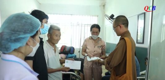 Video QCB: Núi Thành – Chùa Lộc Tân tặng quà tại Bệnh viện Đa khoa Quảng Nam