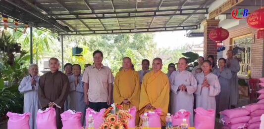 Video QCB: Tam Kỳ – Phật giáo thành phố tặng quà tết cho đồng bào