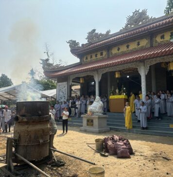 Duy Xuyên: Lễ rót đồng đúc tượng Phật Bổn Sư tại chùa Đa Bảo