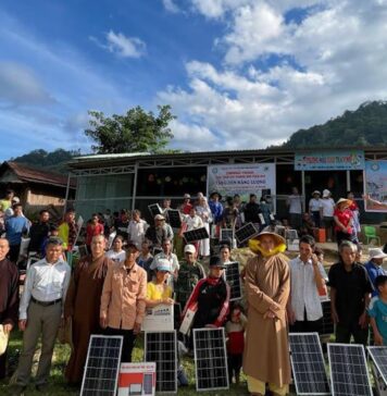 Video QCB: Nam Trà My – Chương trình Thắp sáng yêu thương, tặng đèn năng lượng mặt trời