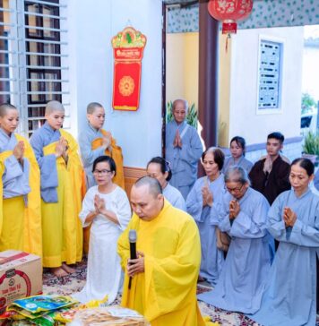 Ban Kinh tế Tài chánh Phật giáo tỉnh Quảng Nam thăm, cúng dường các trường hạ nhân mùa an cư PL.2568