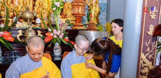 Núi Thành: Lễ Vu lan Báo hiếu, cài hoa hồng PL.2568 tại chùa Lương Mỹ