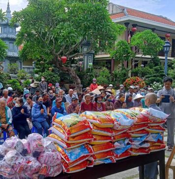 Hội An: Tặng hơn 300 phần quà cho bà con dịp Vu lan